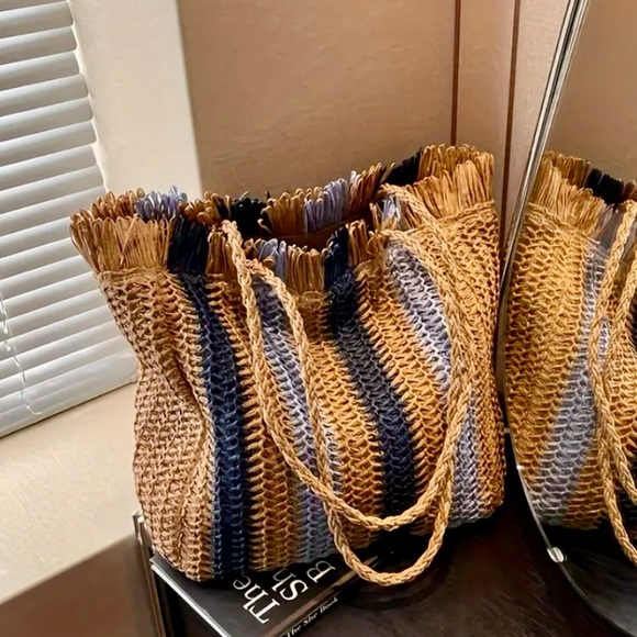 NWOT-Straw Woven Tote Bag,Summer Beach Shoulder Bag, Casual Handbag for Vacation - Picture 5 of 5